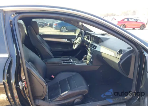 2013 Mercedes-Benz C 250 from USA, damaged, VIN WDDGJ4HB4DG038195